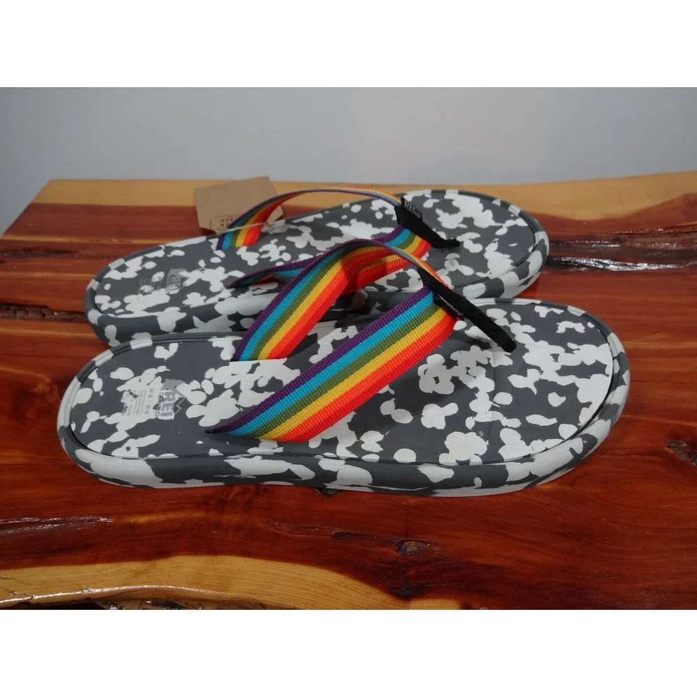 REI Co-op Flip Flops Mens 8 Gray Rainbow Camo Floral Thong Sandals Pride Summer